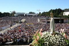 Virgen de Fátima en procesión