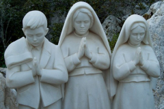Escultura de los partorcitos en Fátima
